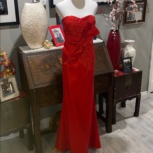 ❤️Gorgeous Strapless Taffeta n Lace Gown❤️